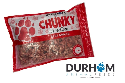 A 1kg bag of Hilltop Pet Food Durham Chunky Free Flow Beef Mince with the Hilltop logo below.