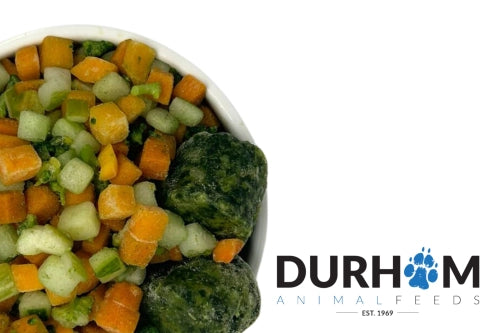 Hilltop Pet Food Durham (DAF): Free Flow Vegetable Medley (1kg) beside the Durham Animal Feeds logo on white.